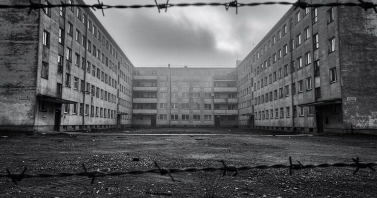 Cour intérieure de la Cité de la Muette à Drancy, ancien camp de transit