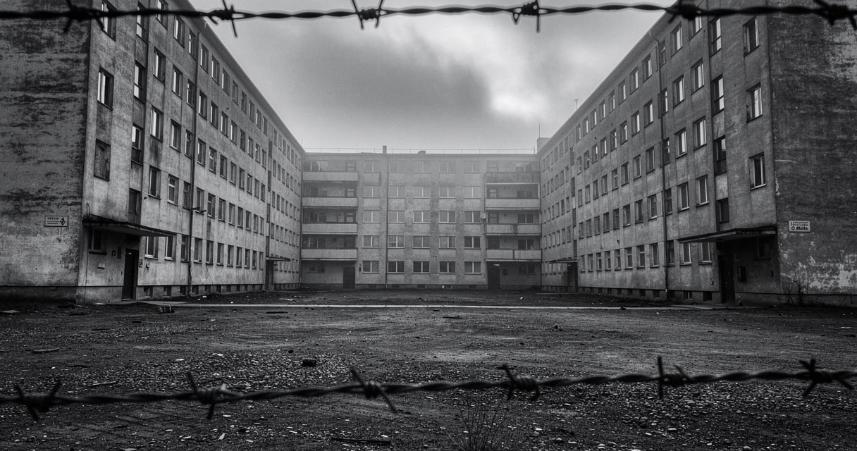 Cour intérieure de la Cité de la Muette à Drancy, ancien camp de transit